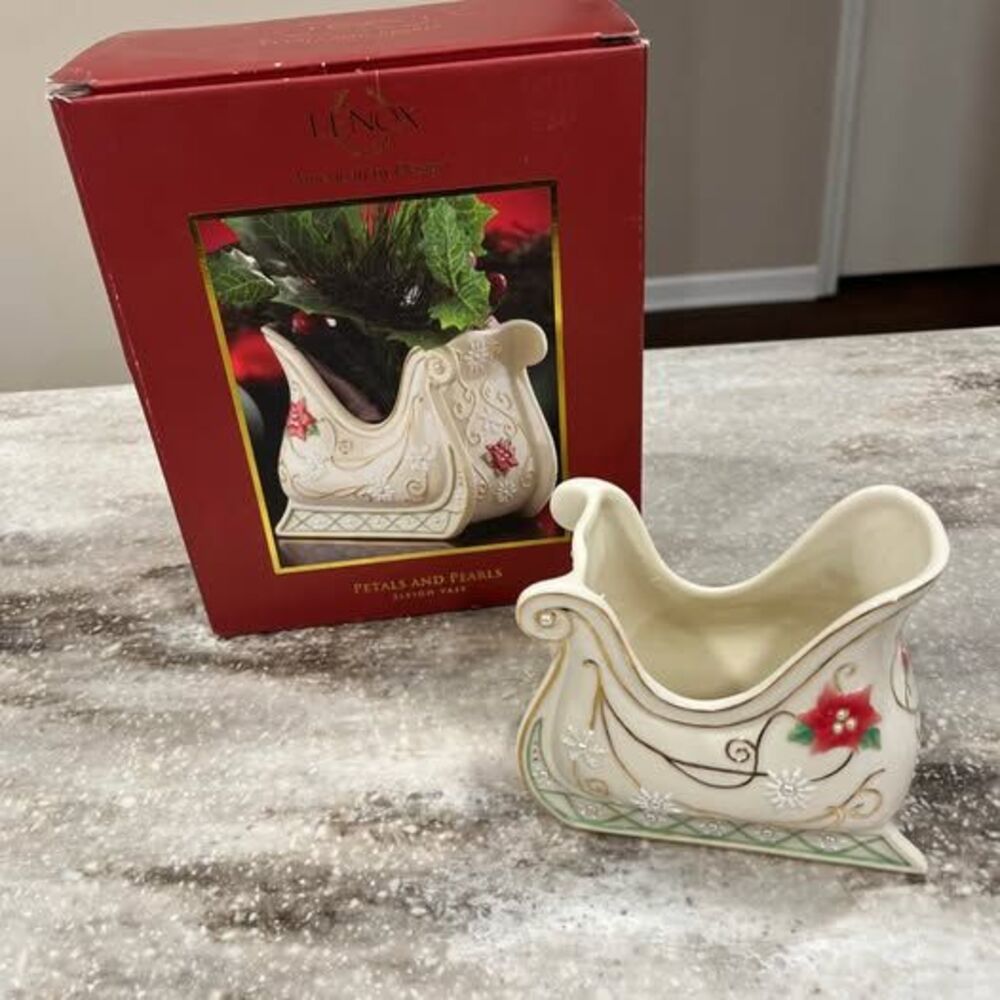 Lenox Petals and Pearls Christmas sleigh